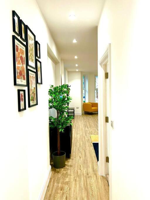 Brand New Apt - Beach Breeze Spacious 1-Bedroom Apartment With Parking - Sleeps 4 Ppl- Internet Борнмут Экстерьер фото