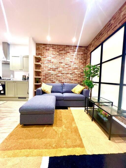 Brand New Apt - Beach Breeze Spacious 1-Bedroom Apartment With Parking - Sleeps 4 Ppl- Internet Борнмут Экстерьер фото