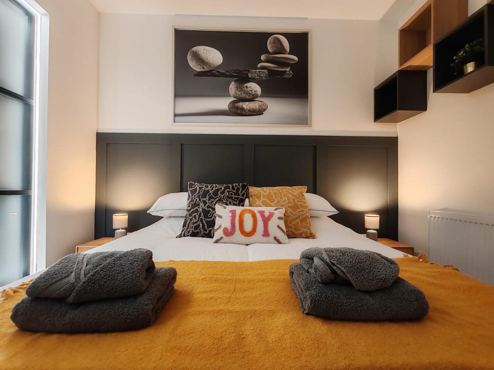 Brand New Apt - Beach Breeze Spacious 1-Bedroom Apartment With Parking - Sleeps 4 Ppl- Internet Борнмут Экстерьер фото