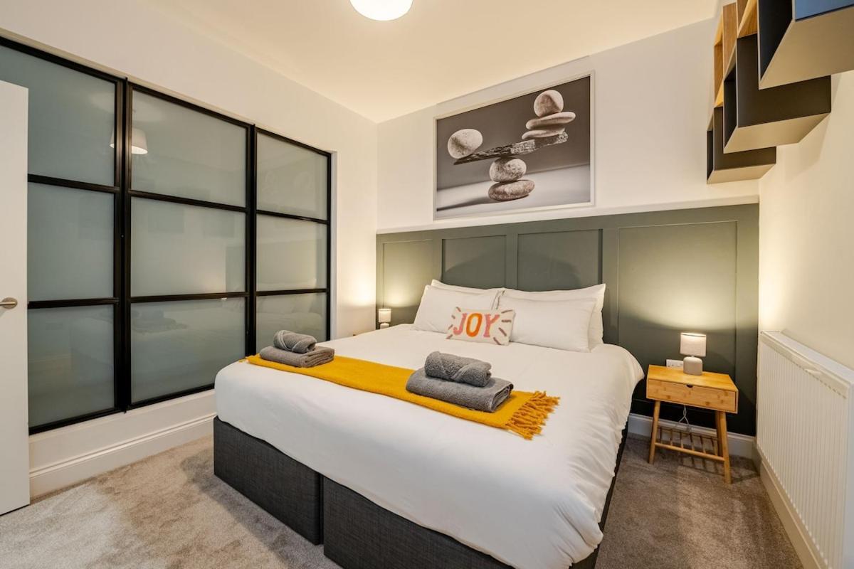 Brand New Apt - Beach Breeze Spacious 1-Bedroom Apartment With Parking - Sleeps 4 Ppl- Internet Борнмут Экстерьер фото