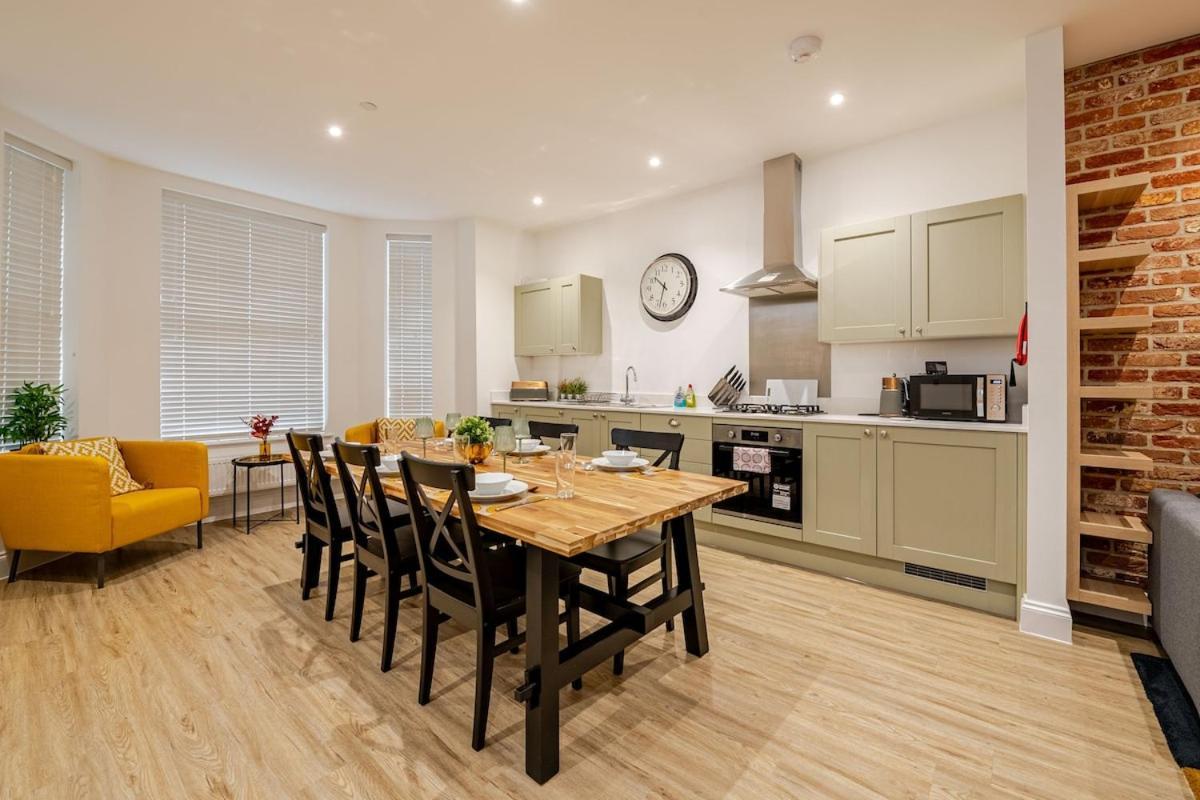 Brand New Apt - Beach Breeze Spacious 1-Bedroom Apartment With Parking - Sleeps 4 Ppl- Internet Борнмут Экстерьер фото
